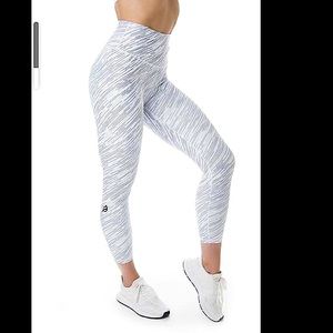 Ptula workout leggings size small